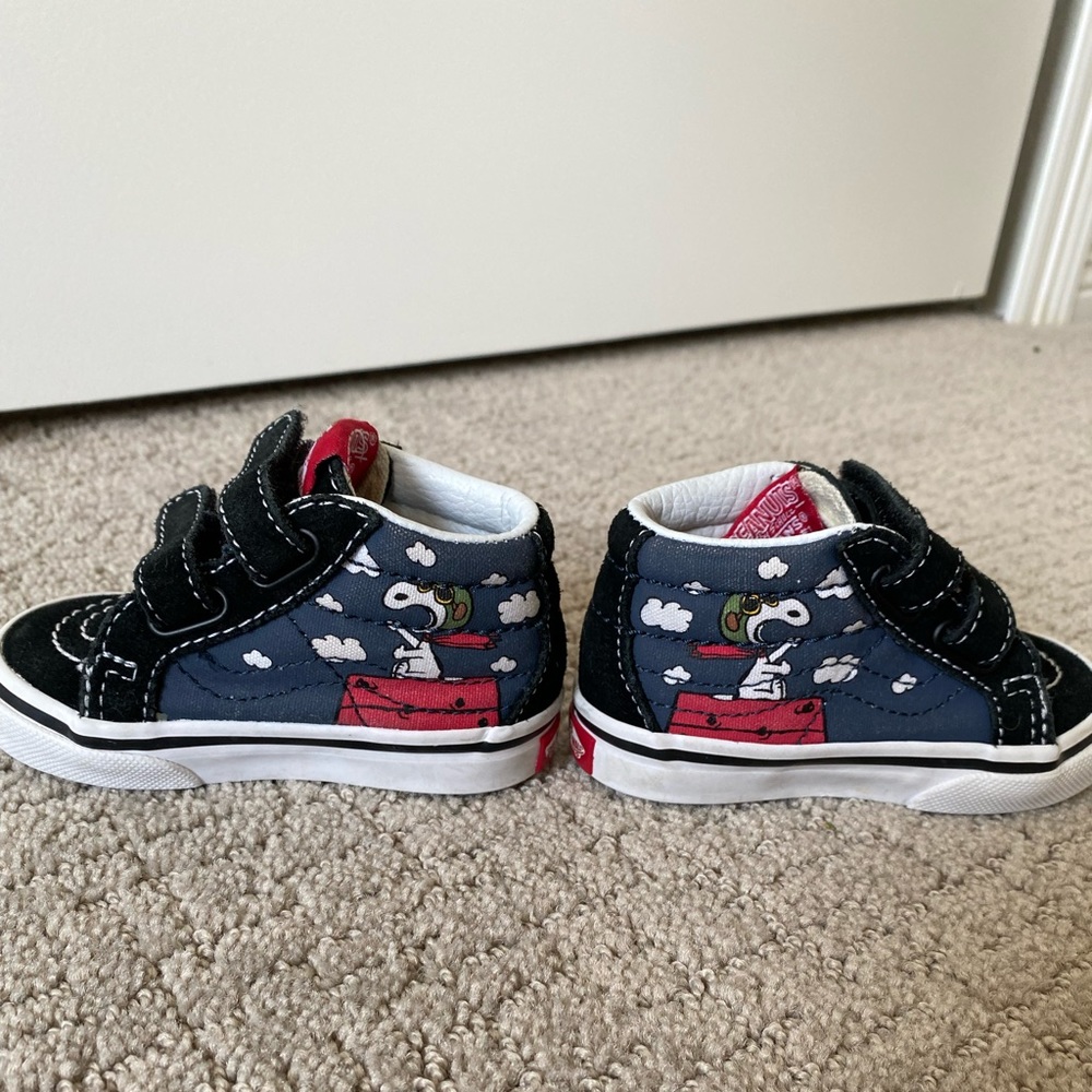 Toddler snoopy vans sz 3.5